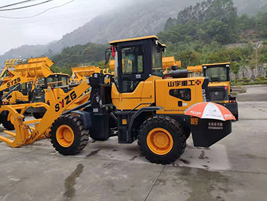 恭喜羅總喜提新車，山宇裝載機940走起，山宇重工，助您成功！